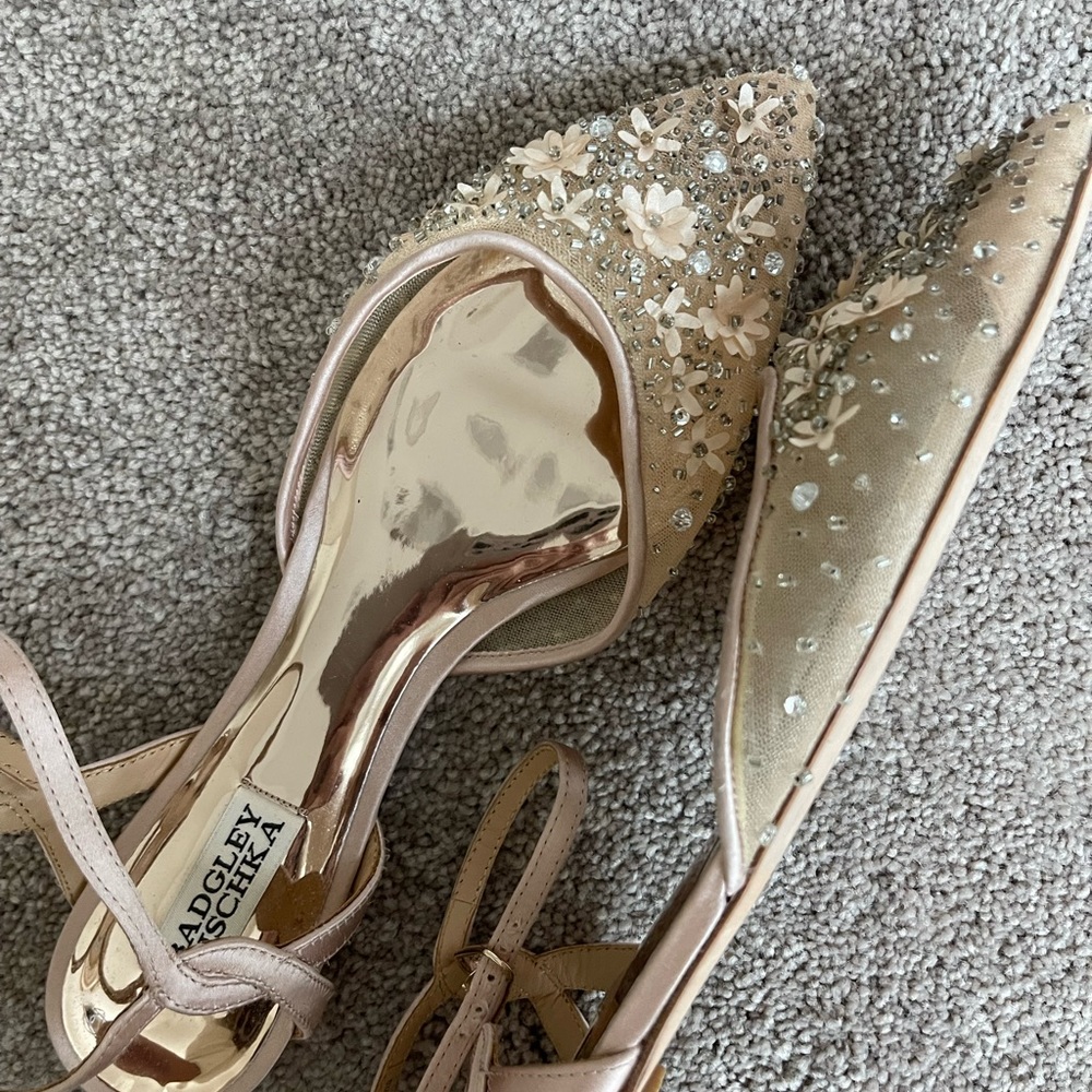 Badgley Mischka Gold / Champagne / Peach jeweled floral bridal flat, size 9!✨